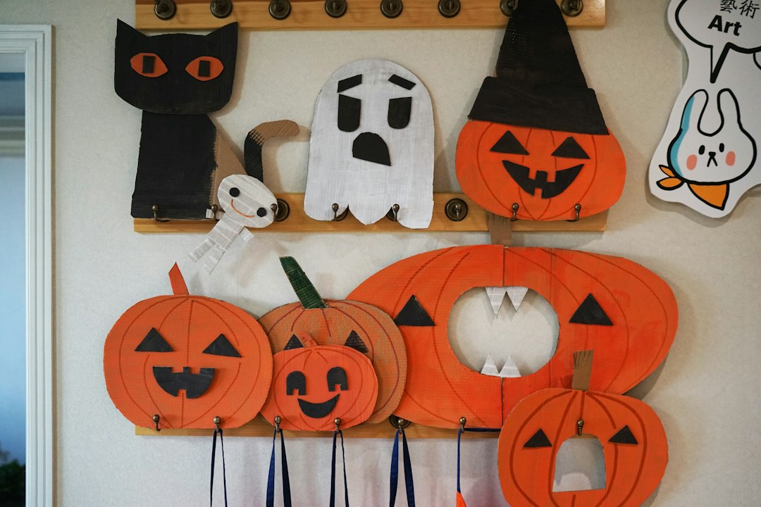 Halloween με παιδιά: ο έλεγχος πριν από στολή, γλυκά και φακούς επαφής